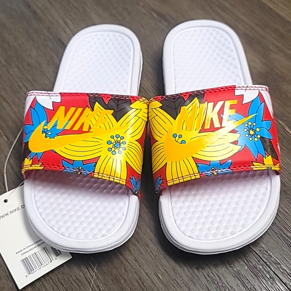 🎉New🎉 Womens Nike Slides - Sandals